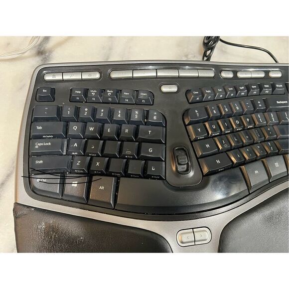 Microsoft KU-0462 Natural Ergonomic USB Keyboard - Black - Picture 4 of 8